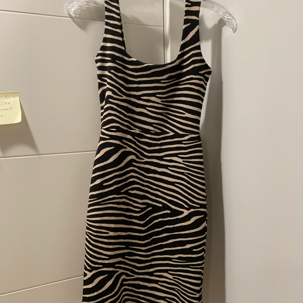 H&M Dress Size XS - Picture 3 of 4